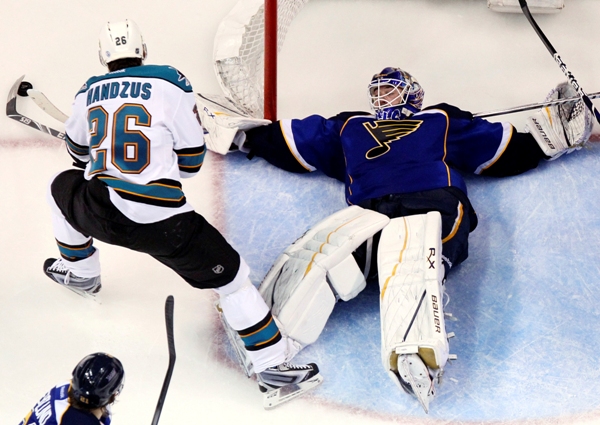 APTOPIX_Sharks_Blues_Hockey-2b8975252b3d4b3894d7077a31f7ff08