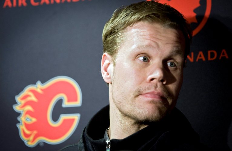 Flames_Wrap_Hockey